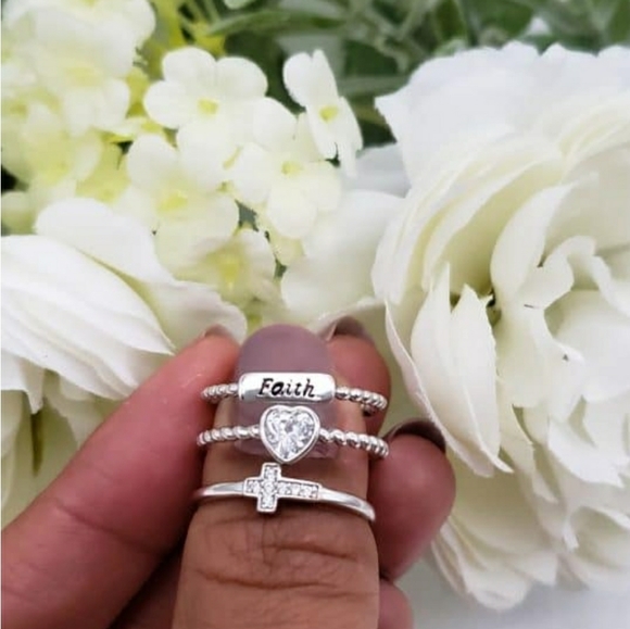 ✝️Love Never Fails Ring Set - Picture 2 of 3